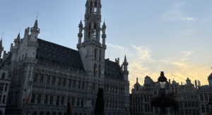 La Grand-Place de Bruxelles un soir d'été