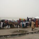 échoppes de marché à Saint-Louis au Sénégal