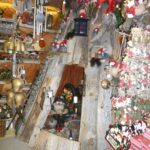 Décoration dans le magasin du village du Père Noël