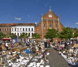 Marché aux puces dans le quartier des Marolles