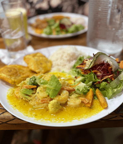 plat cuisiné avec des scampis