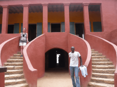 Escaliers de la Maison des esclaves sur l'île de Gorée