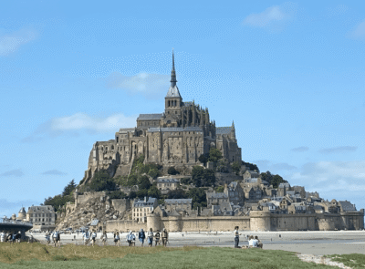 vue panoramique sur le Mont-Saint-Michel de jour