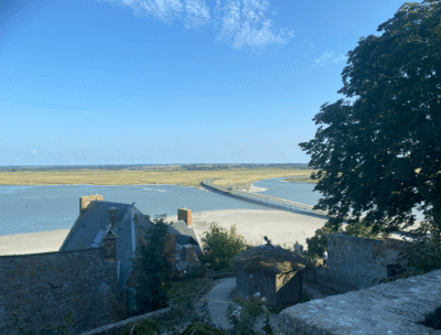 vue d'en haut des rempart du Mont-Saint_Michel