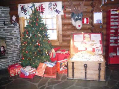 Courrier du Père Noël à Rovaniemi