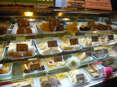 Différentes pâtisseries de la boulangerie Devon House Bakey à Kingston