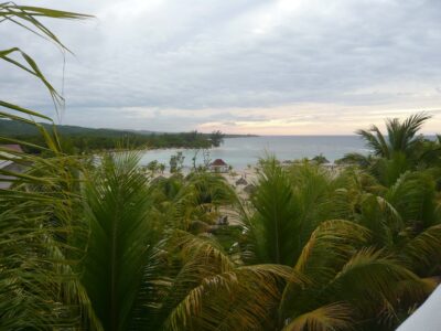 Paysage avec vue panoramique de la plage de Montego Bay