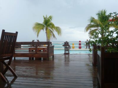 Vue depuis une terrasse de restaurant à Sandy Bay